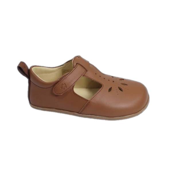 Sandalia barefoot infantil Brisa Castaña en piel marrón, suela fina de 3 mm, anatómica y flexible, hecha artesanalmente en España