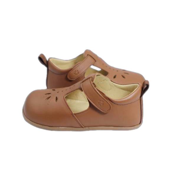 Calzado barefoot Brisa Castaña con suela ecológica fabricada con caucho virgen, material reciclado y algas del Mediterráneo