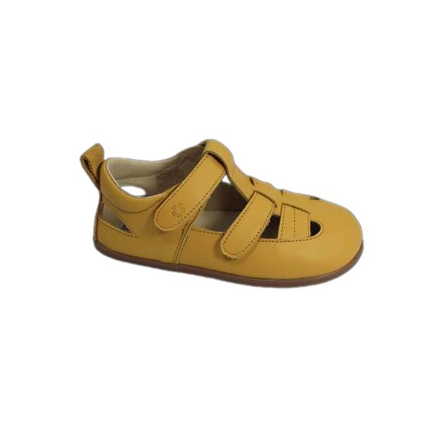Sandalia barefoot infantil Marea Tuorlo en piel amarilla, suela fina de 3 mm, anatómica y flexible, hecha a mano en España