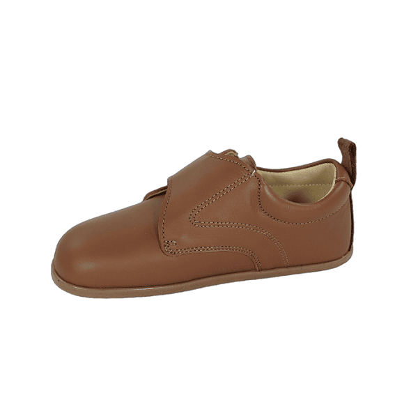 Tico Terra es uno de los modelos de los zapatos respetuosos para niños de Papes. Fabricados en España con piel de alta calidad. Cero drop, suela 3mm.